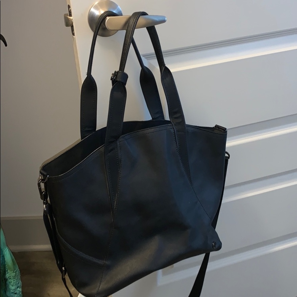 FLASH SALE! ⚡️Lululemon black tote